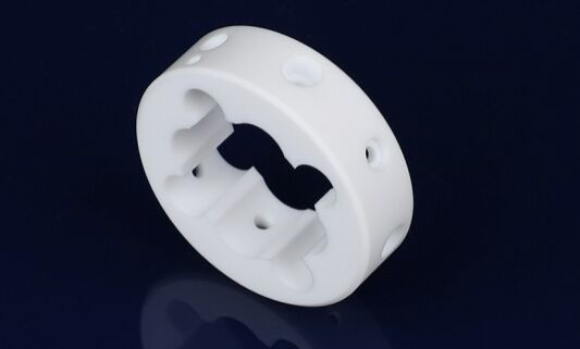 मैकोन सिरेमिक ट्यूब को मानक उपकरणों से मशीनीकृत किया जा सकता है जो तापीय स्थिरता और विद्युत इन्सुलेशन प्रदान करता है